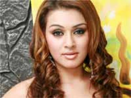 ముంబై వెళ్ళి మరీ వేయించుకోవటానకి హన్సిక రెడీ