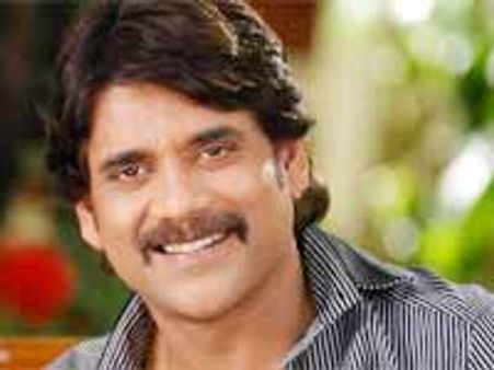 కొడుక్కి ఇచ్చినట్లుగానే తనకీ హిట్టిస్తాడని నాగార్జున...