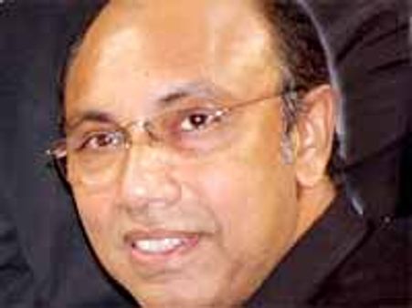 'త్రీ ఇడియిట్స్' రీమేక్ లో బొమన్ ఇరానీ పాత్ర చేసేదెవరంటే...