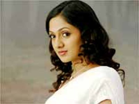 బాలయ్య గాలానికి చిక్కిన జూ ఎన్టీఆర్ హీరోయిన్...