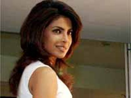 జుట్టు కట్ చేసుకోనందని హీరోయిన్ కట్