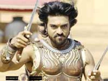 రామ్ చరణ్ - రజనీకాంత్ ‘రోబో’ తాకిడికి తట్టుకోలేక సోలోగా ఎటాక్ చేయ్యొచ్చు..