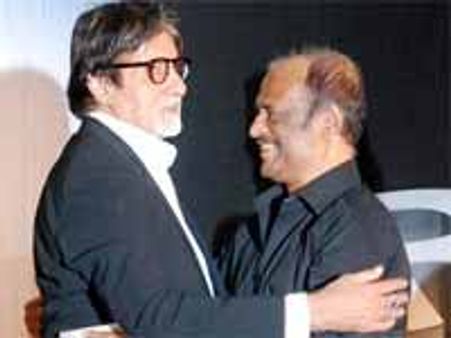 కోట్లాదిమంది అభిమానులు ఉన్నా నేల విడిచి సాము చేయని స్టార్ హీరో...