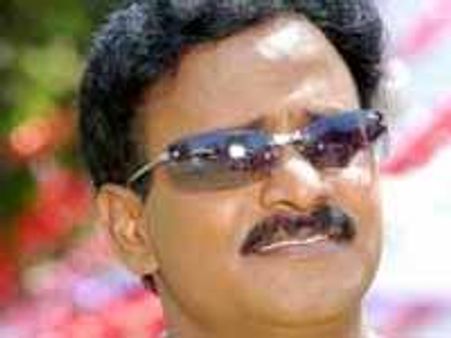 టాలీవుడ్ పాపులర్ కమేడియన్ తీవ్ర అస్వస్థతతో ఆసుపత్రి పాలు...!?