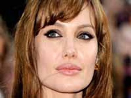 ఆ అందాల సుందరి స్థానంలో ఎవరు ఐతే బాగుంటారు..?