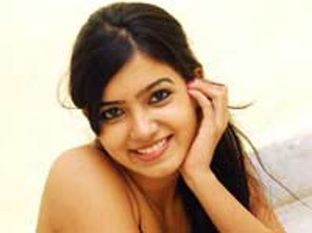 దానికోసం చాలిచాలని దుస్తులు వేసుకోవాల్సివస్తుంది..