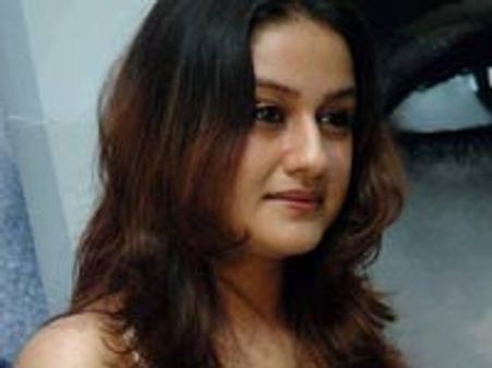 నా అందాలను ఆరబోయడానికి మళ్శీ వస్తున్నాను...!