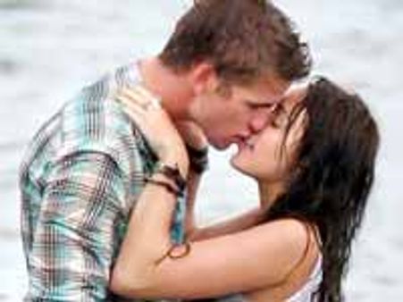 వాళ్శ అమ్మె నాకు పరిమిషన్ ఇచ్చింది డేటింగ్ కి..?