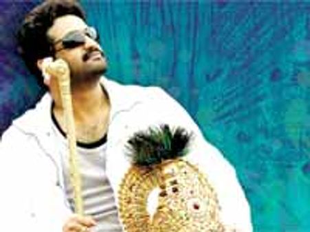 మగధీర, ఆర్య2 కి ధీటుగా ‘బృందావనం’లో జూ ఎన్టీఆర్ బీభత్సమైన స్టెప్పులతో ఇరగదీసాడు..!?