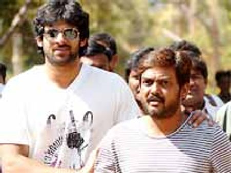 బ్యాంకాక్ హొటల్ లో డ్రగ్స్ మత్తులో నగ్నంగా తిరింగింది ప్రభాస్ నా...!?