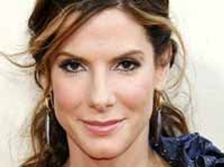 ఎలిన్ గోర్డాన్ అనుసరిస్తున్న సాంద్రా బుల్లక్.....!