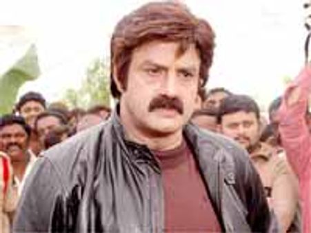 'నాలో రెండో మనిషి ఉన్నాడు వాడ్ని నిద్రలేపకు..నువ్వు శాశ్వతంగా నిద్రపోతావ్’: బాలయ్య