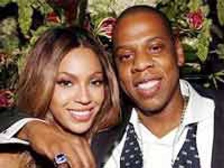 మాతో పాటు ఒక ఛెఫ్, సిగార్స్, వైన్స్ మాత్రమే ఉండాలి..!