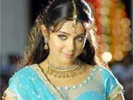 చార్మిని కూడా ఓ పట్టుపడుతున్న నాగార్జున...