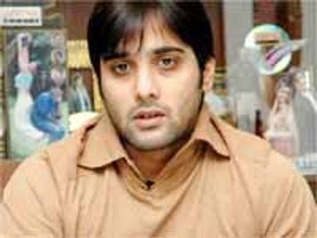 డ్రగ్స్ భయంతో పబ్ ను అమ్ముకొన్నఆ హీరో ఎవరంటే..!?