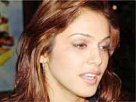 రామ్ గోపాల్ వర్మ పై ఎక్స్ హీరోయిన్ కంప్లైయింట్