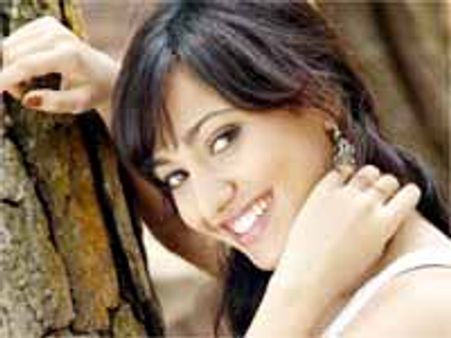 రామ్ చరణ్ హీరోయిన్ అంతలా ఎక్సపోజ్ చేసిందా?