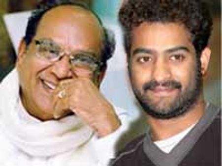 తాతతోనే కాదు మనవడితో కూడా రెడీ అంటున్న అక్కినేని...!?