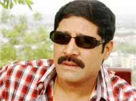 టెమ్ట్ కాకుండా ఉంచేచాలు..అదే సక్సెస్ సీక్రెట్ అంటున్న నిర్మాత