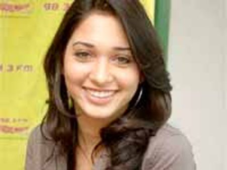 మరో బంపర్ ఆఫర్ ను సోంతం చేసుకున్న మిల్క్ బ్యూటీ..!