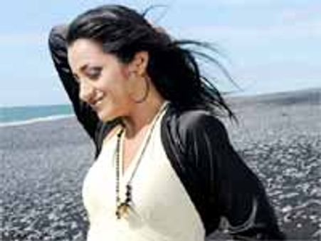 స్వర్గానికి అతి దగ్గరలో త్రిష... ఫుల్ ఎంజాయి