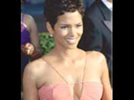 డేటింగ్ కి ఉత్సాహం చూపిస్తున్న జేమ్స్ బాండ్ గర్ల్..!