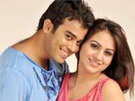 ప్రణీత్ మీడియా ద్వారా యు.యస్.ఎ 'అదినువ్వే' సినిమా విడుదల..!