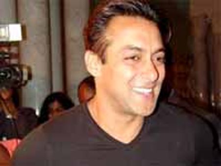 రవితేజ 'కిక్' హిందీ రీమేక్ లో ఆ స్టార్...