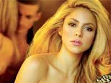 సెక్సీ పాప్ స్టార్ షకీరా...కాళికా దేవిగా