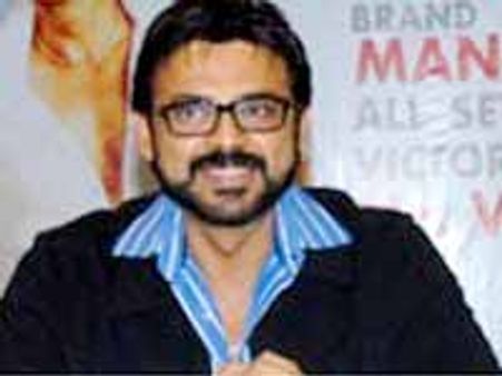 సీనియర్ హీరోల మధ్య సీరియస్ వార్...