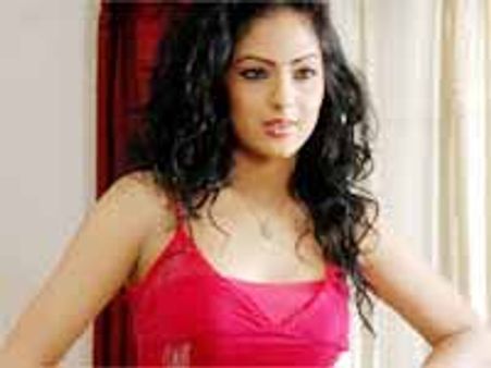 నిఖిషా పటేల్ కెరీర్ కి 'పులి' చిత్రమే క్లైమాక్స్ !?