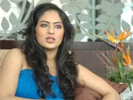 'పులి' చిత్రంతో నాశనమయ్యింది కేవలం నేనే..నిఖిషా పటేల్