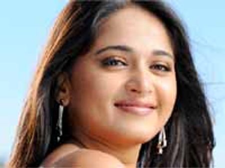 రాత్రి ఎనిమిది దాటితే అనుష్క ఆ పనికి దూరం