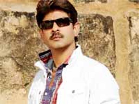 'జగపతి నీ కాళ్లు పట్టుకుంటా..ప్లీజ్' అంటూ వర్మ