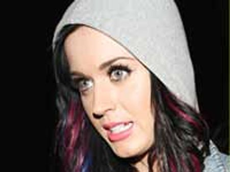 కాబోయే భార్య ఫోటో తీసినందుకు ఫోటోగ్రాఫర్ చెంప చెళ్శుమనిపించిన హీరో..!