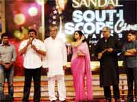 సౌత్ స్కోప్ అవార్డ్స్ లో పెళ్ళికాని హీరోయిన్-పెళ్లైన హీరో జంటకి బెస్ట్ కపుల్ అవార్డ్