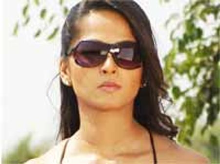 మహేష్ ని అనూష్క రేప్ చేయటమే హైలెట్...