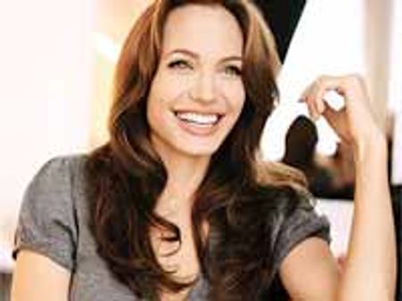 ఎవరికీ తెలియని నిజాలను తెలియజేయడానికి సిధ్ధమైన ఏంజిలినా జోలి..!