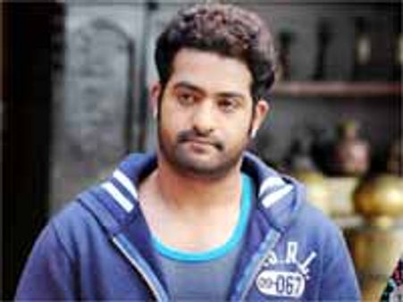 దిల్ రాజు పై ఒత్తిడి తెస్తున్న జూ.ఎన్టీఆర్ !?