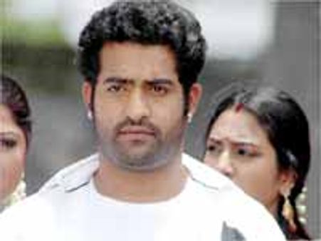 హాట్ న్యూస్ : ఎన్టీఆర్ 'బృందావనం' రిలీజ్ డేట్ ఛేంజ్