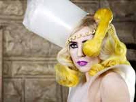 ఓక్ బార్ లో కనిపించి అభిమానులను ఆశ్చర్యపరచిన హీరోయిన్..!