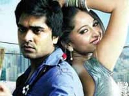 అనుష్కని పొగడ్తలతో ముంచెత్తుతోన్న వివాదాల హీరో...!?