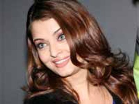 లండన్‌ లో ‘రోబో’ చూసిన ఆమె ఆనందానికి అవదుల్లేవంట...!?