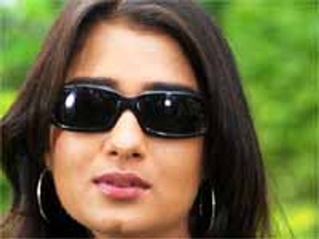 తన పెళ్ళి వార్తలో ఏ మాత్రం నిజం లేదంటున్న హీరోయిన్...