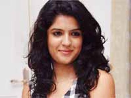 బికిని వేస్తే తప్పేంటి..!?అందంగా కనిపించాలి కదా...!?