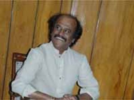 ఇటు 'రోబో' విజయ యాత్ర..అటు 'రజనీ' హిమాలయ యాత్ర