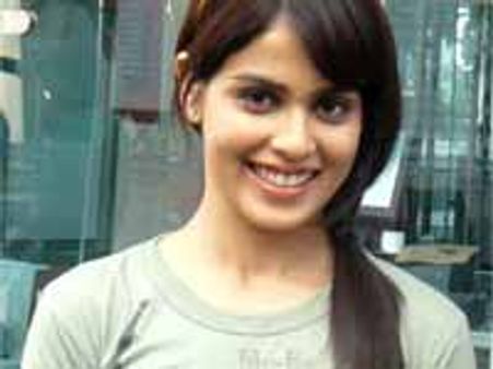 జెనీలియా పర్సనల్ అడ్రస్ లీక్, ఇమెయిల్స్ వరద