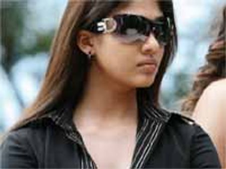 వారి హవా నడుస్తోంది కాబట్టే నయనతార యమకంత్రి...