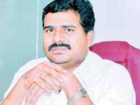 మళ్ళీ నిరాహార దీక్ష చెయ్యాలేమో...నిర్మాత రవిచంద్