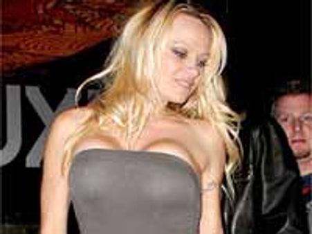 పదకోండవసారి తన అందాలను ప్రదర్శించడానికి సిద్ధమైన పమేలా ఆండర్సన్..!